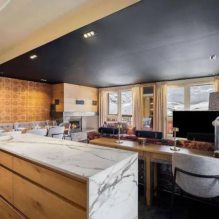 Luxurious With Ski-in And Out Access In Centre *