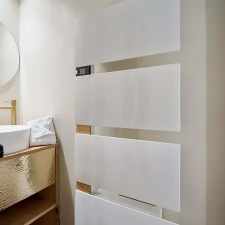 Luxurious With Ski-in And Out Access In Centre *