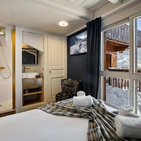 Luxurious With Ski-in And Out Access In Centre *