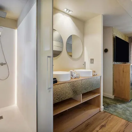 Luxurious With Ski-in And Out Access In Centre Appartement Val Thorens